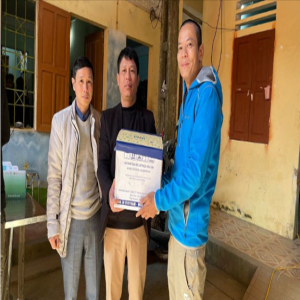 VPMA phối hợp với nhóm Ong Chăm hỗ trợ phun khử trùng – diệt muỗi và tặng quà tại trường tiểu học Thượng Hà 1, Lào Cai tháng 10 năm 2020. 