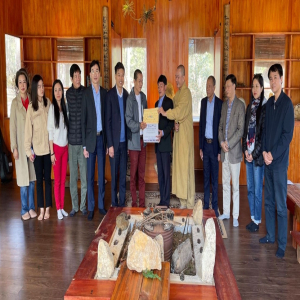 VPMA phối hợp với Viện Sức khỏe nghề nghiệp và môi trường trong chuyến công tác xuyên Việt đã thăm và tặng 1 thùng chế phẩm diệt sinh vật gây hại tại Khu sinh thái - văn hóa - tâm linh Thong Dong - Đà Lạt.